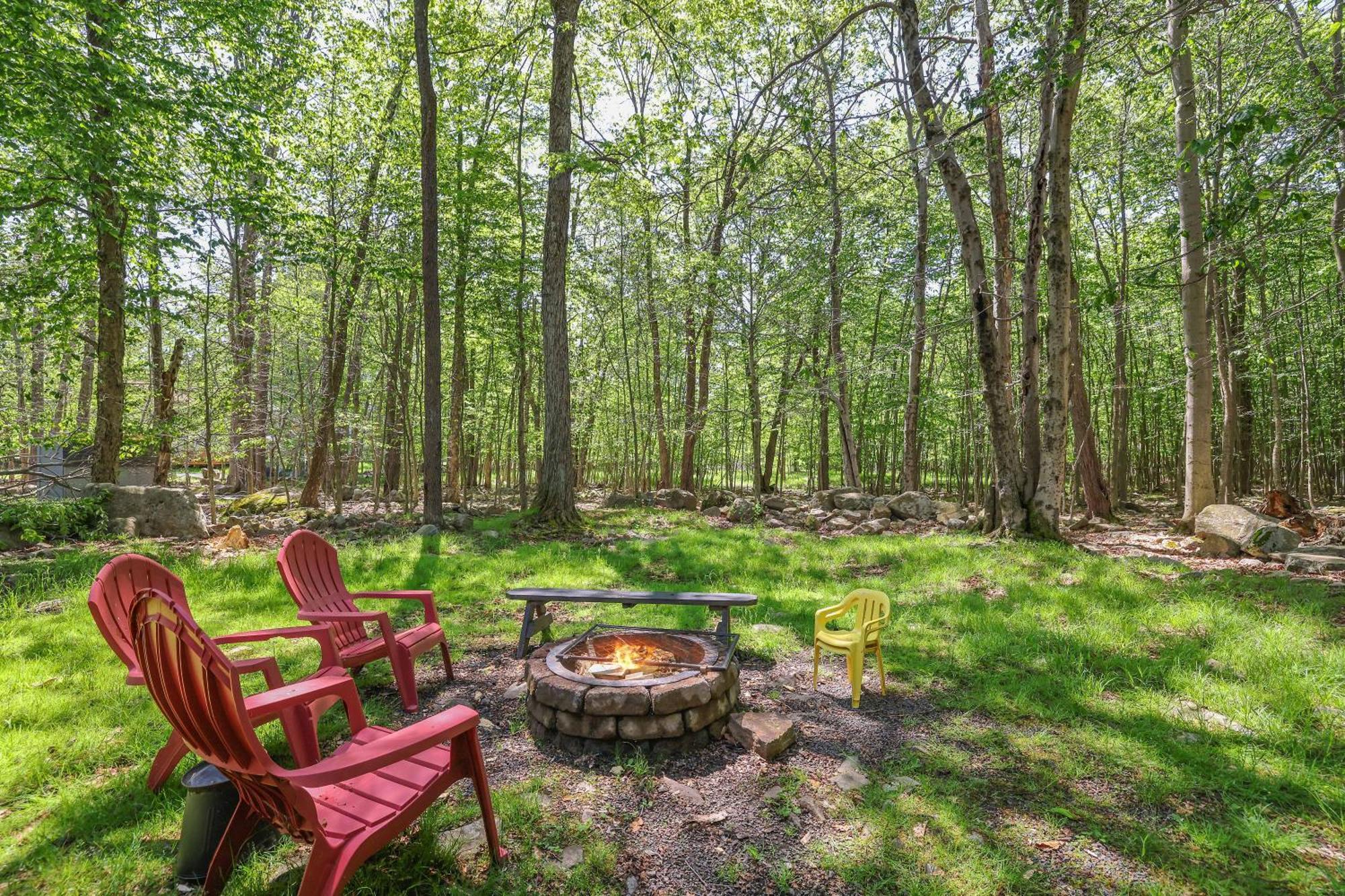 Chalet Renovated Near Casino, Camelback , Kalahari 4Bdrms Firepit Hot Tub Game Room Tobyhanna Exterior photo