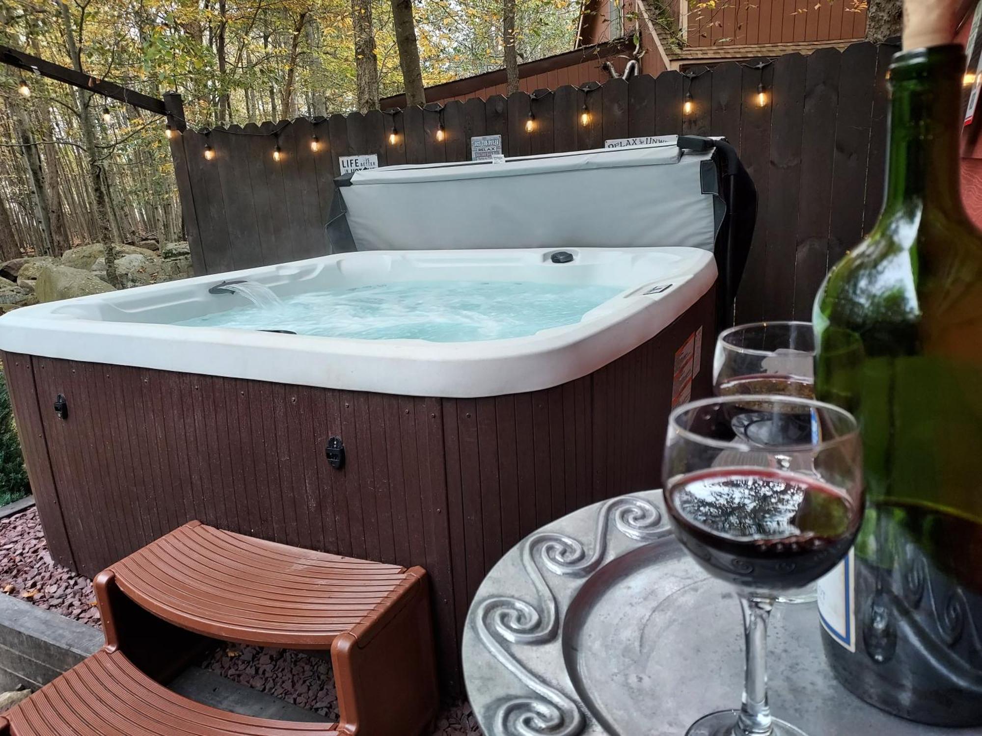 Chalet Renovated Near Casino, Camelback , Kalahari 4Bdrms Firepit Hot Tub Game Room Tobyhanna Exterior photo